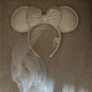 Disney Parks Minnie Ears Wedding Headband with Veil and Bow